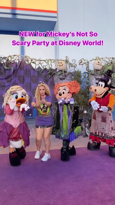 NEW at Disney for Halloween you NEED to know !🚨1. Mickey and Minnie NOW meet together for photo ops and in new outfits that you won’t want to miss. It’s rare to get photos of the two of them together for and holiday at disney world or disneyland! 🚨