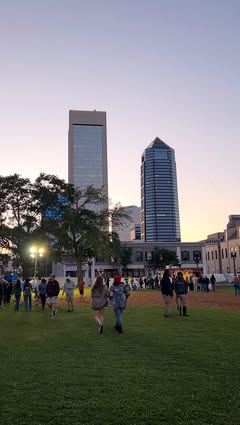 Free Concerts in Jacksonville, Florida 🎶

River Jams is back! For the whole month of April, every Thursday night there will be concerts downtown jax for free.99 👀  There are food trucks and bars there. So bring lawn chairs and picnic blankets and e