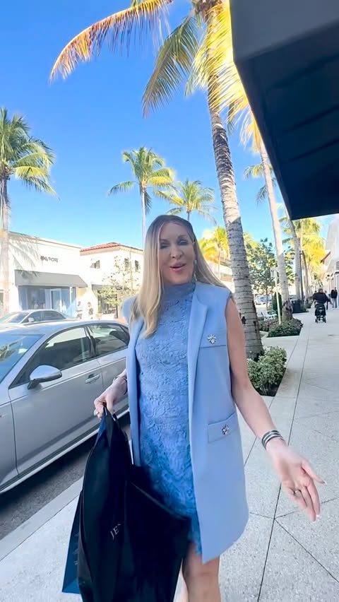 Love shopping on Worth Ave in Palm Beach. It is a magical place with some of the finest stores and restaurants in the world 🌎  Styled by:
@CristinaMarulanda_
Dress available at:
@ingenuepalmbeach
Dress designed by:
@bacciocouture #worthavenue #palmb