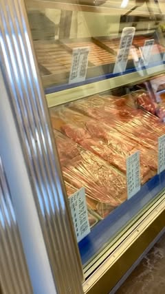 This isn’t my 1st time on 9th st!!! It’s my 1st time at Carl’s Farm Eggs 🤩 I’m glad I tried them out! definitely a must try and budget friendly!! #reels #igreels #meat #budget #philly #phillymom  #9thstreet #9thst (last video was deleted)