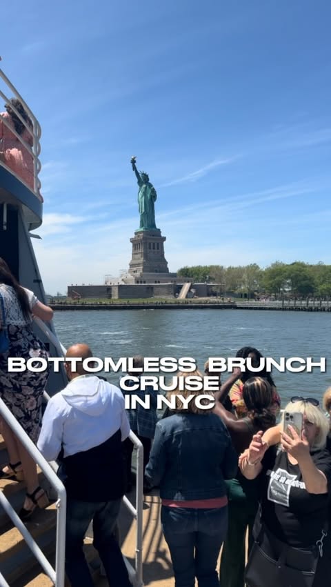 Summer is officially right there! Come sail away with me to one of the best event cruises in NYC @eventcruises_nyc for a bottomless brunch experience! This is definitely one of the best in the city! I’ve been here before and they never disappoint! Th