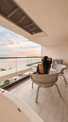 rockstar life @hrhloscabos 🎸🏝️ 

we had a blast in cabo last week & enjoyed the most incredible stay thanks to @hrhloscabos ✨ this all inclusive resort brought the vacation vibes to the next level with fabulous amenities including this stunning roc