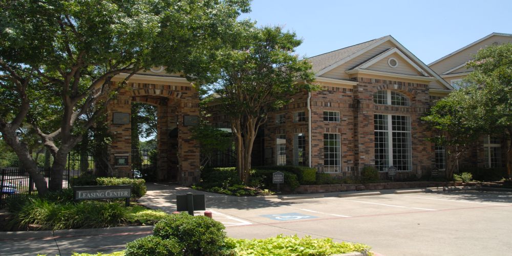 Huntington Lakes Apartments in Dallas, TX Lease Today