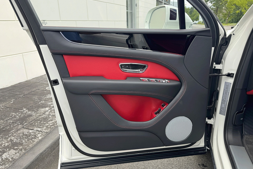 2025 Bentley Bentayga V8