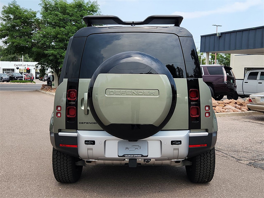 2025 Land Rover Defender 110