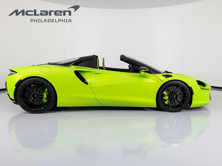 2025 McLaren Artura