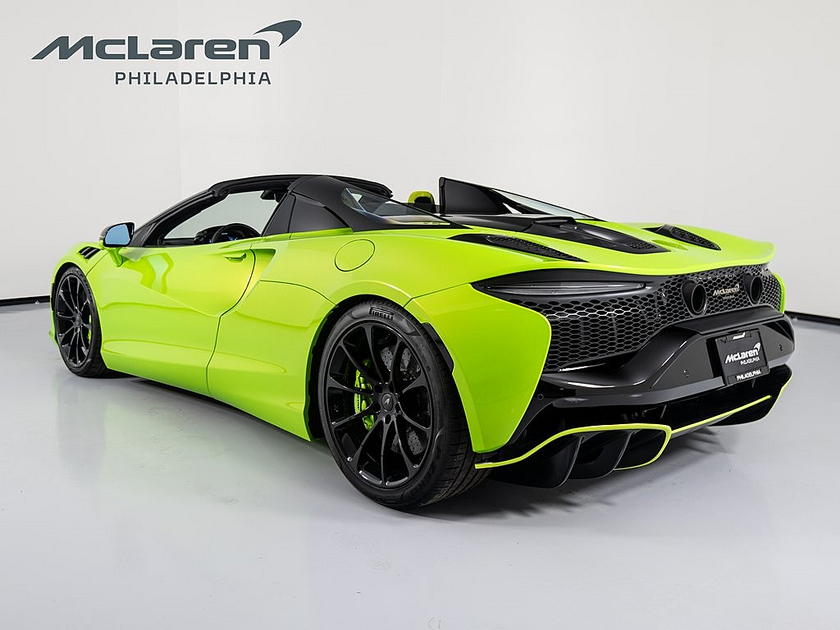 2025 McLaren Artura