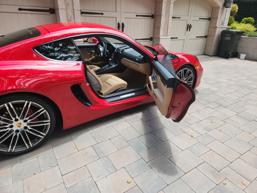 2015 Porsche Cayman S:5 car images available