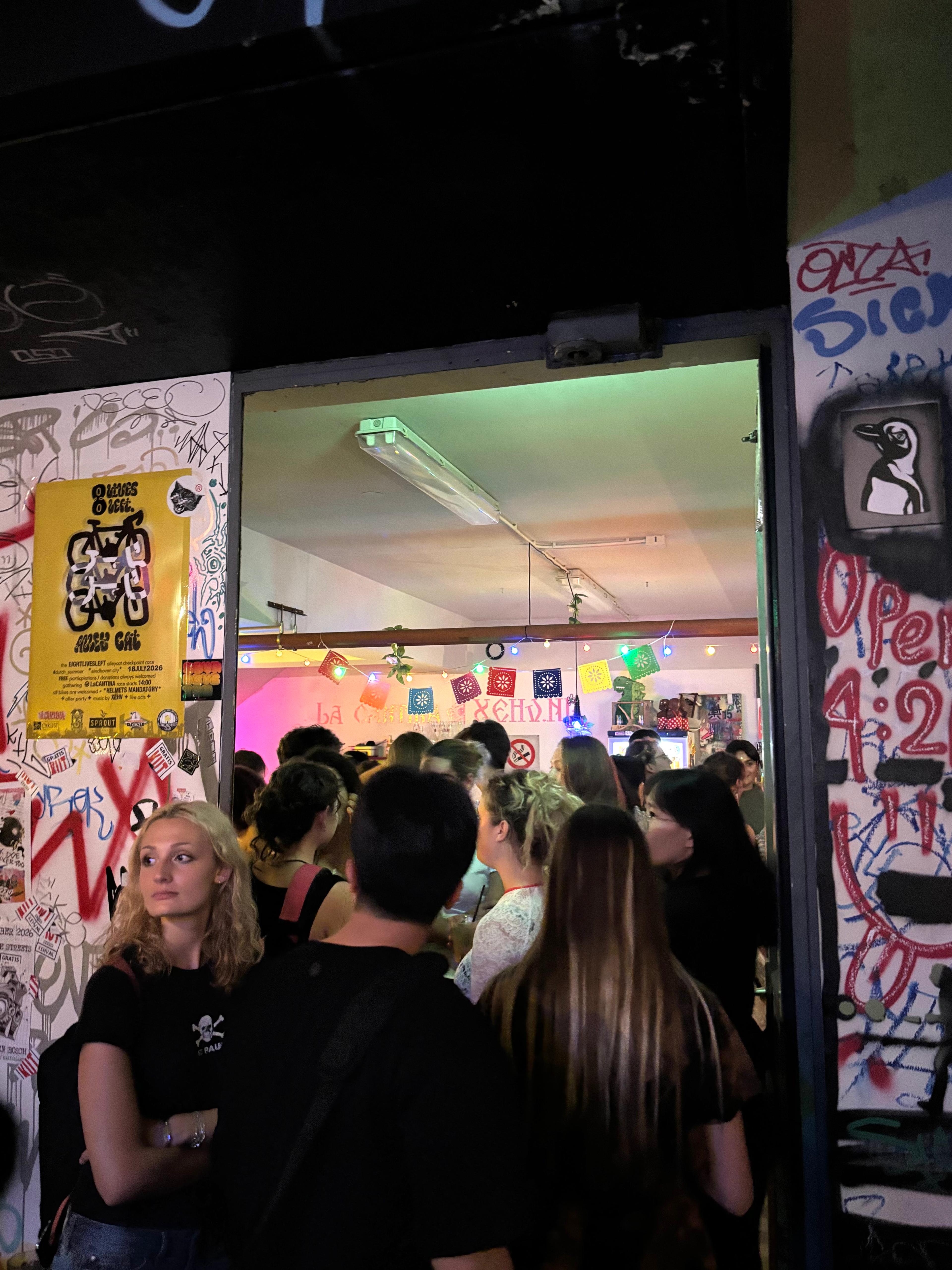 LA CANTINA