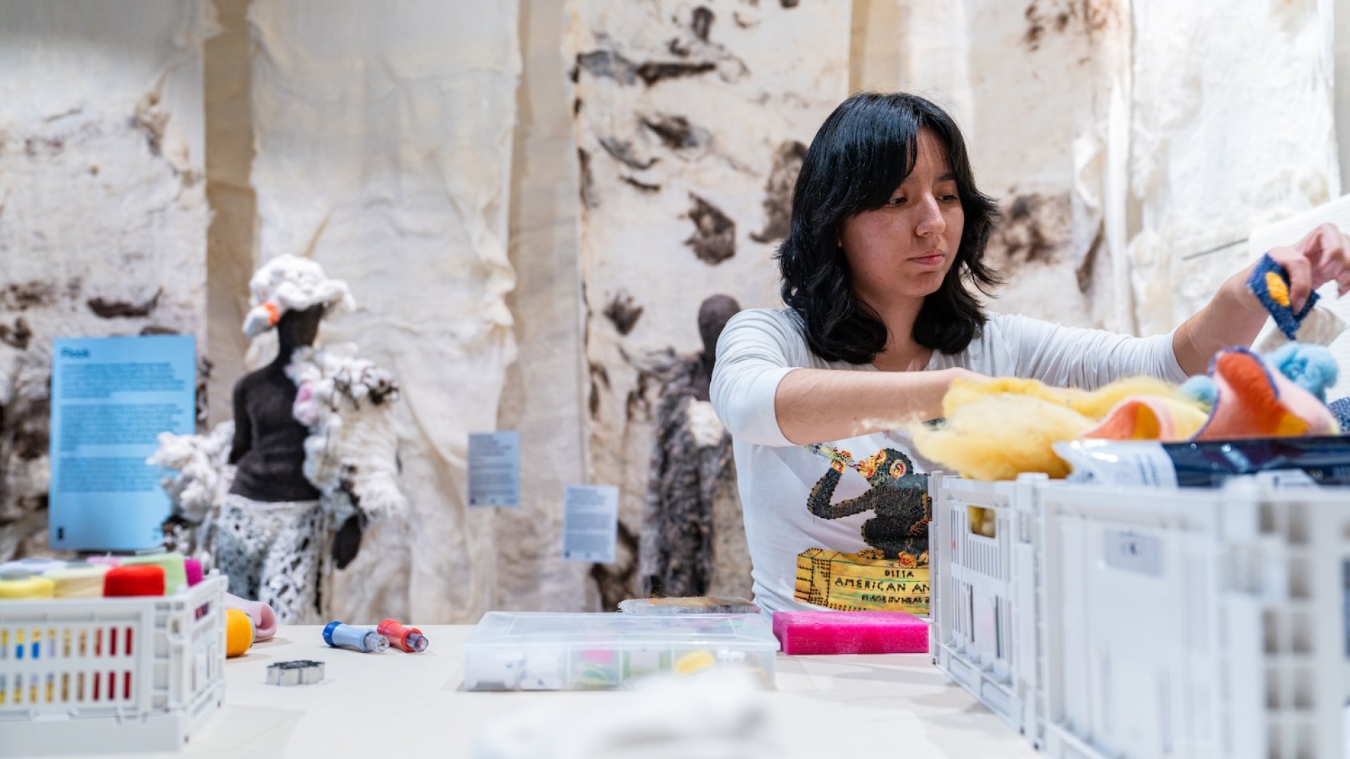 From living fabrics to unconventional fashion: discover textiles at DDW