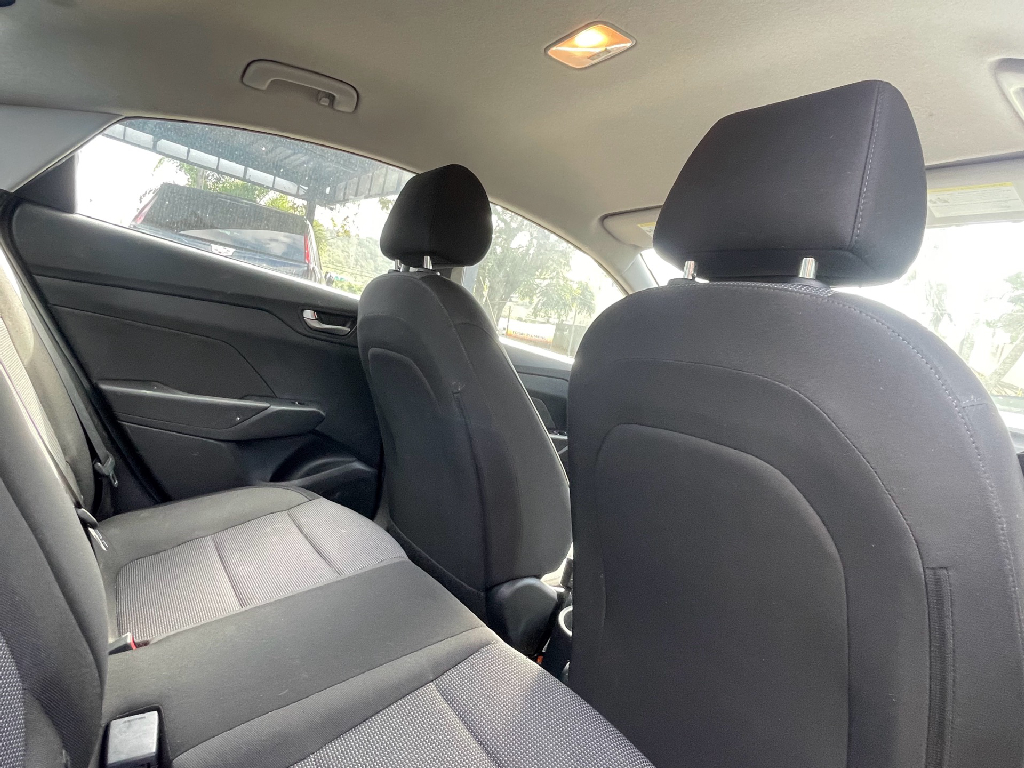 https://s3.amazonaws.com/dealerappcenter/dealergroups/129/vehicles/277836/RruZFB.png