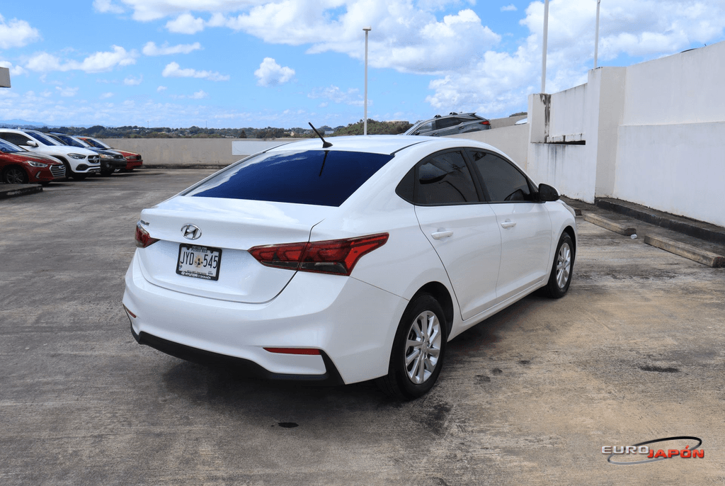 https://s3.amazonaws.com/dealerappcenter/dealergroups/229/vehicles/281327/AR6e4e.png