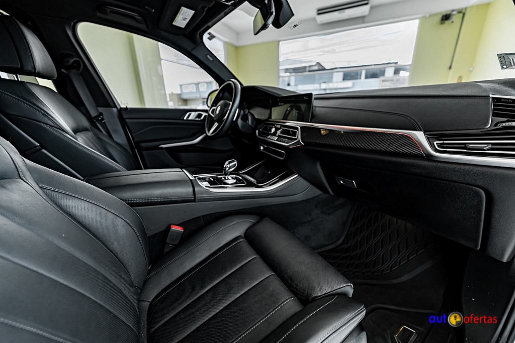 https://s3.amazonaws.com/dealerappcenter/dealergroups/243/vehicles/241633/LvvYSG.jpg