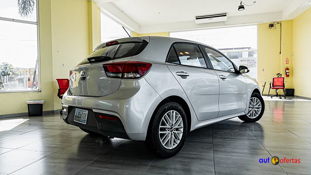 https://s3.amazonaws.com/dealerappcenter/dealergroups/243/vehicles/241644/4lSxn7.jpg