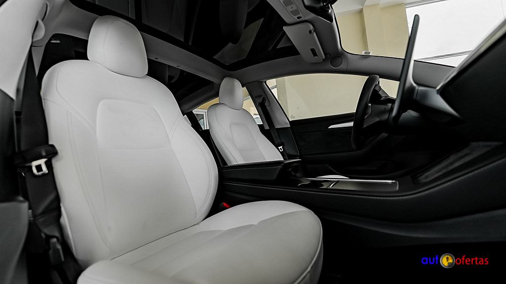 https://s3.amazonaws.com/dealerappcenter/dealergroups/243/vehicles/241648/1t5MVO.jpg