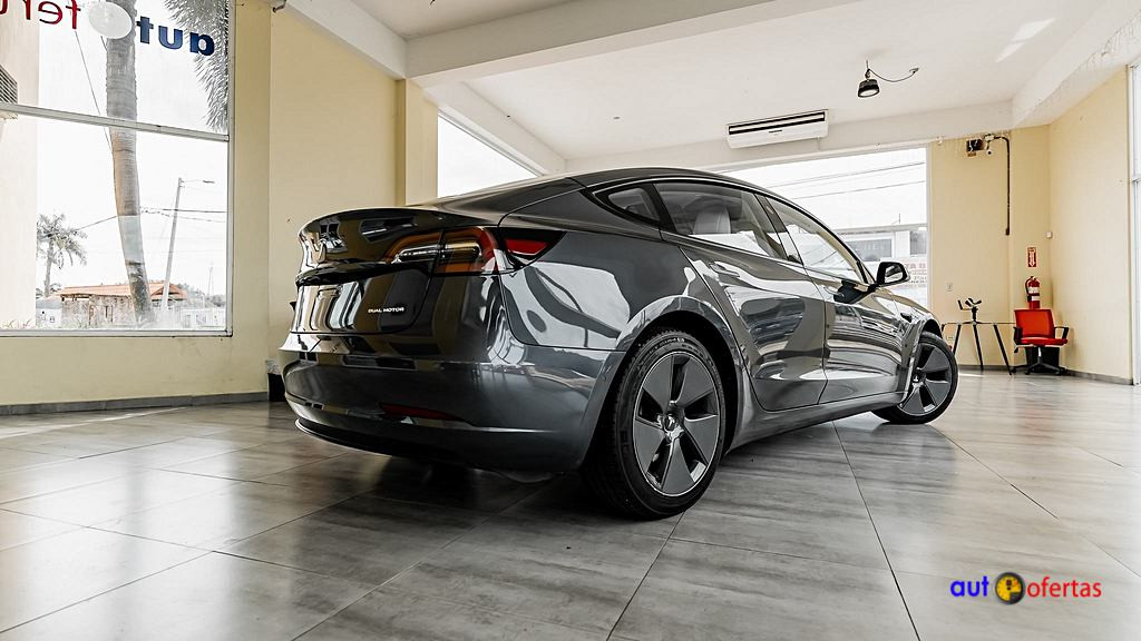 https://s3.amazonaws.com/dealerappcenter/dealergroups/243/vehicles/241648/vkm6il.jpg