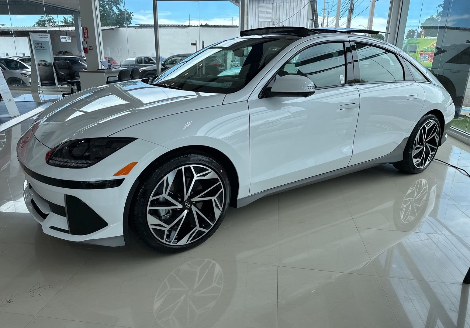 https://s3.amazonaws.com/dealerappcenter/dealergroups/291/vehicles/217247/dKptvA.jpg