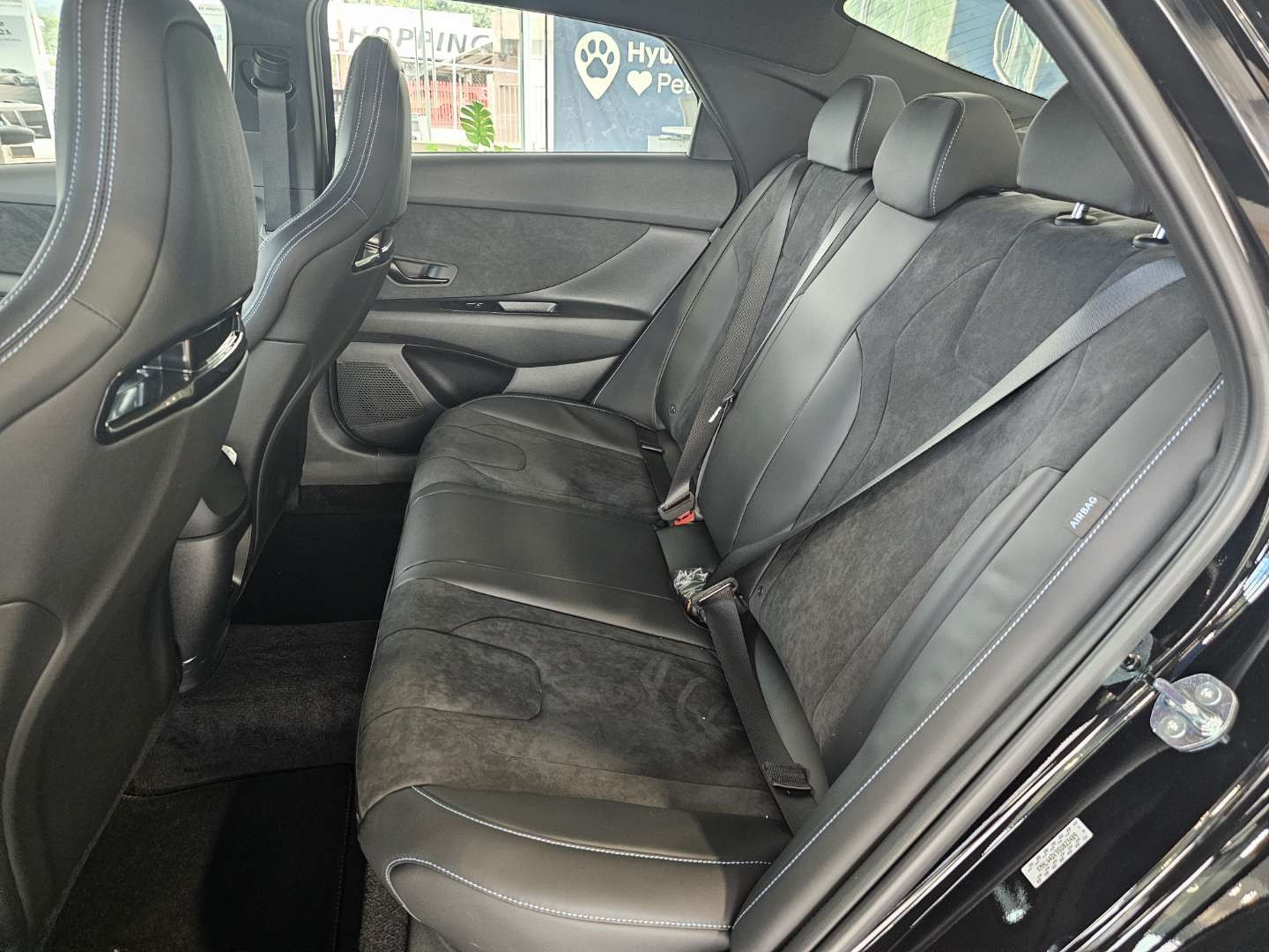 https://s3.amazonaws.com/dealerappcenter/dealergroups/291/vehicles/266035/Cl1nxF.JPEG