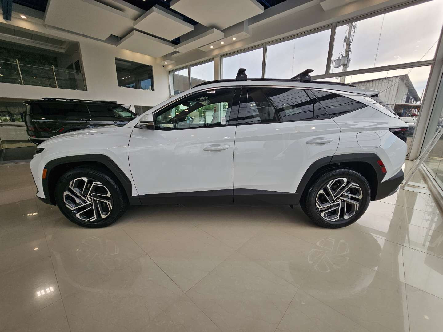 https://s3.amazonaws.com/dealerappcenter/dealergroups/291/vehicles/266036/ChAMn2.JPEG