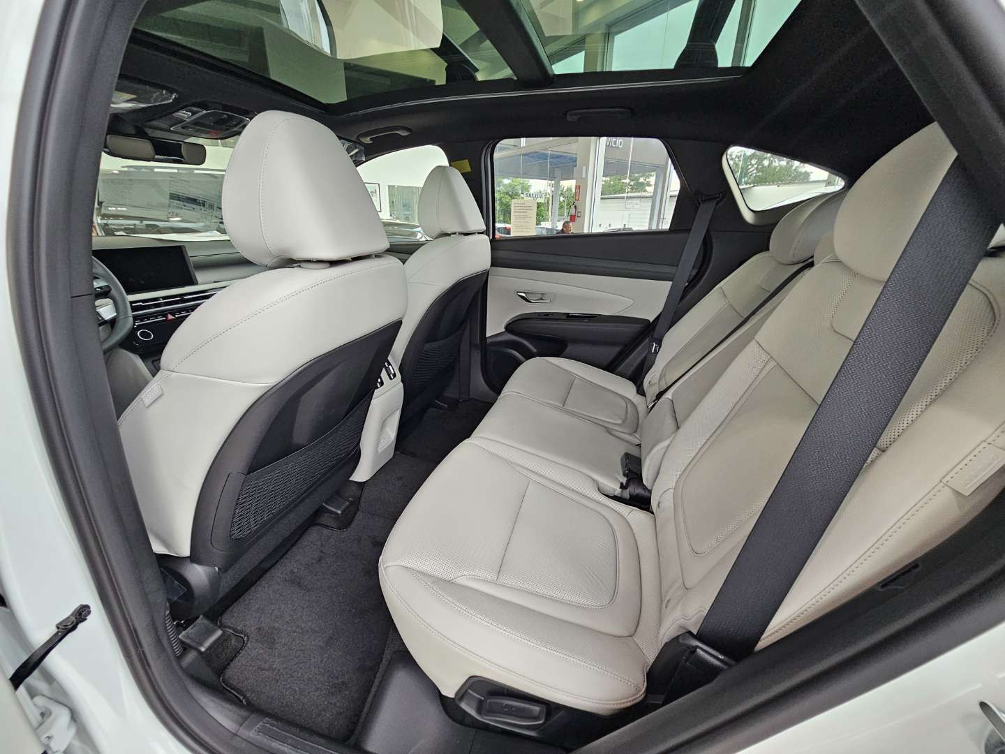 https://s3.amazonaws.com/dealerappcenter/dealergroups/291/vehicles/266036/dN4Ivd.JPEG