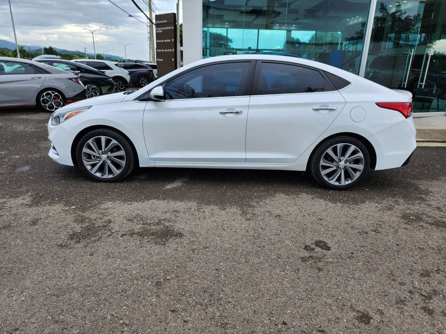 https://s3.amazonaws.com/dealerappcenter/dealergroups/291/vehicles/268980/ga6fo4.JPEG
