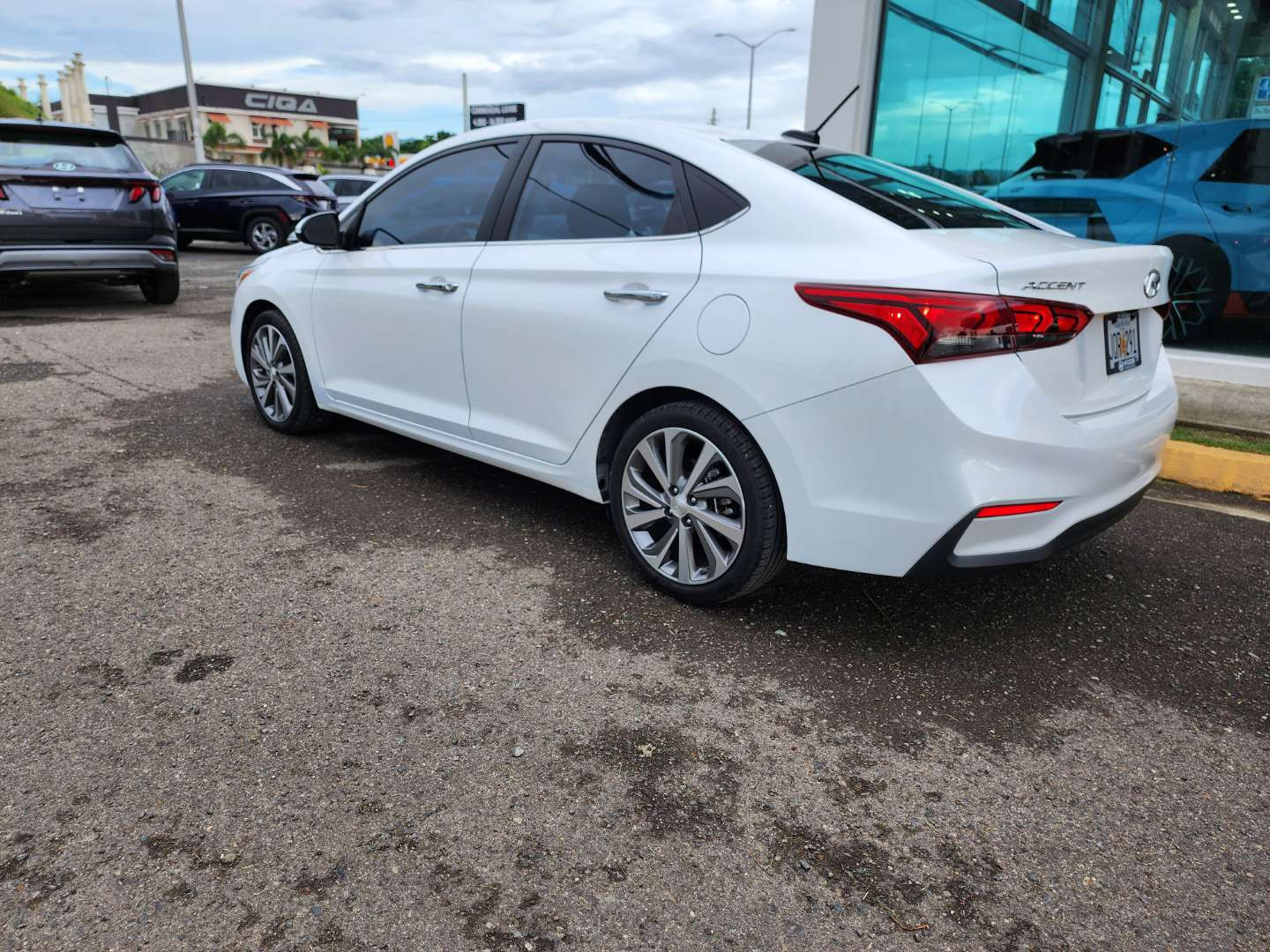 https://s3.amazonaws.com/dealerappcenter/dealergroups/291/vehicles/268980/ta3a5h.JPEG