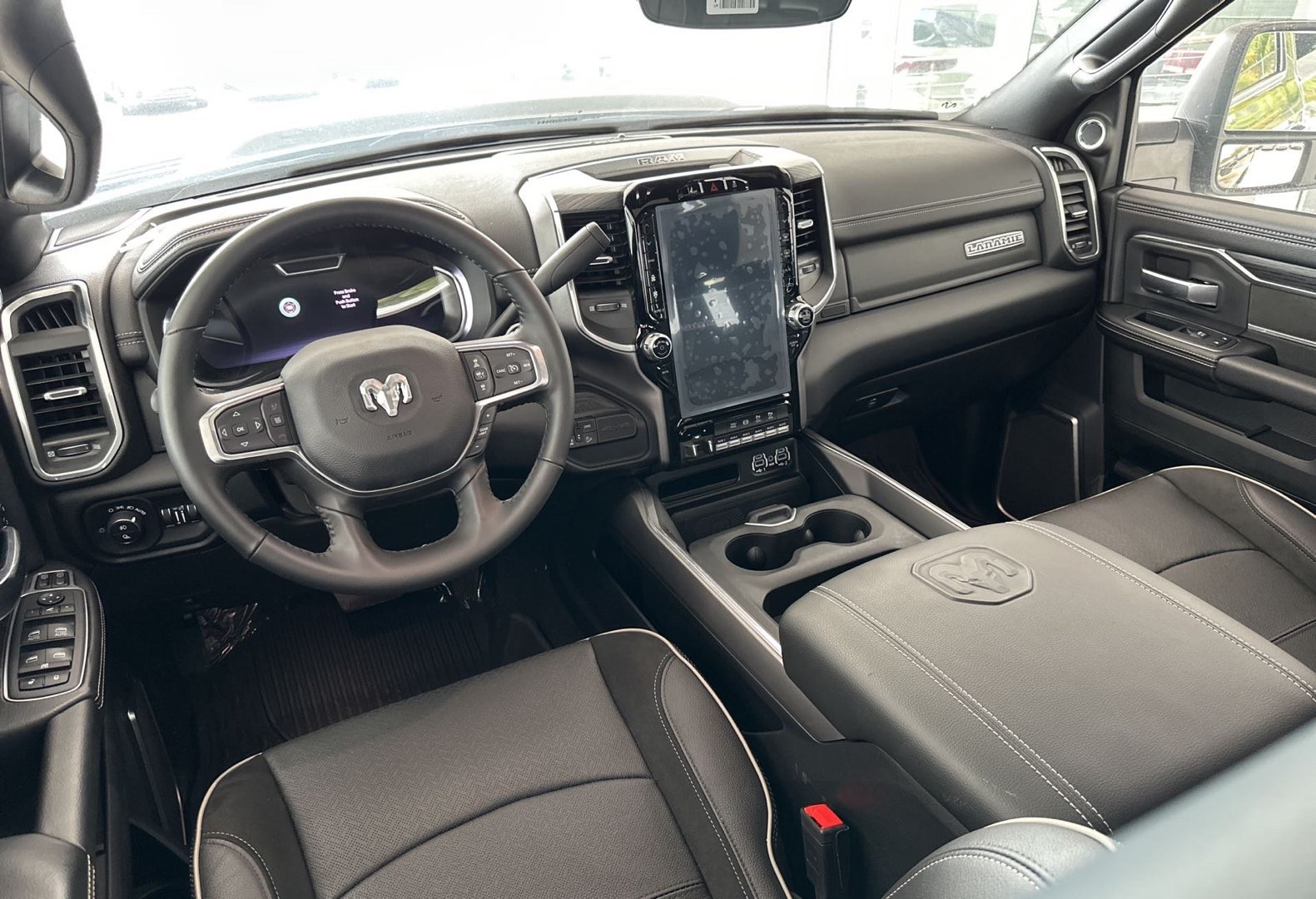 https://s3.amazonaws.com/dealerappcenter/dealergroups/336/vehicles/248280/SjdMBx.jpg