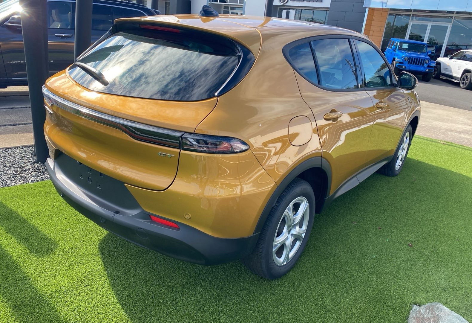 https://s3.amazonaws.com/dealerappcenter/dealergroups/336/vehicles/248317/cr0k3f.jpg