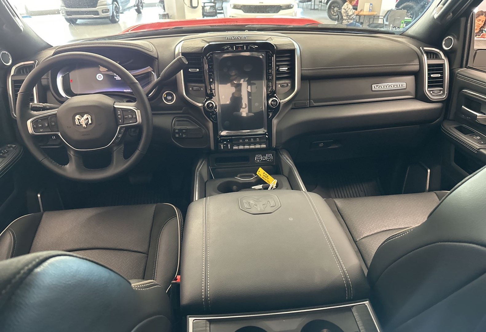 https://s3.amazonaws.com/dealerappcenter/dealergroups/336/vehicles/248327/l4URfi.jpg