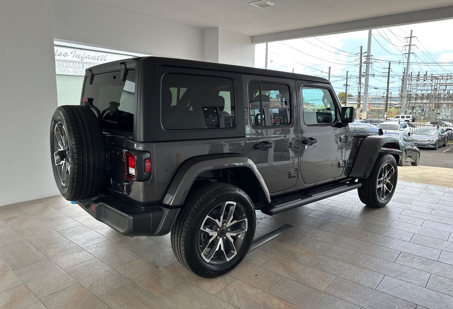 https://s3.amazonaws.com/dealerappcenter/dealergroups/336/vehicles/248366/53qDmz.jpg