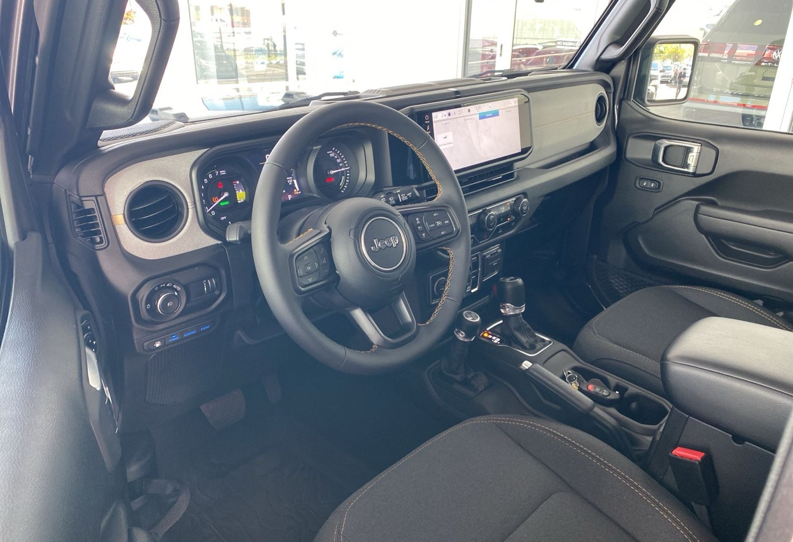 https://s3.amazonaws.com/dealerappcenter/dealergroups/336/vehicles/248374/41ASQi.jpg