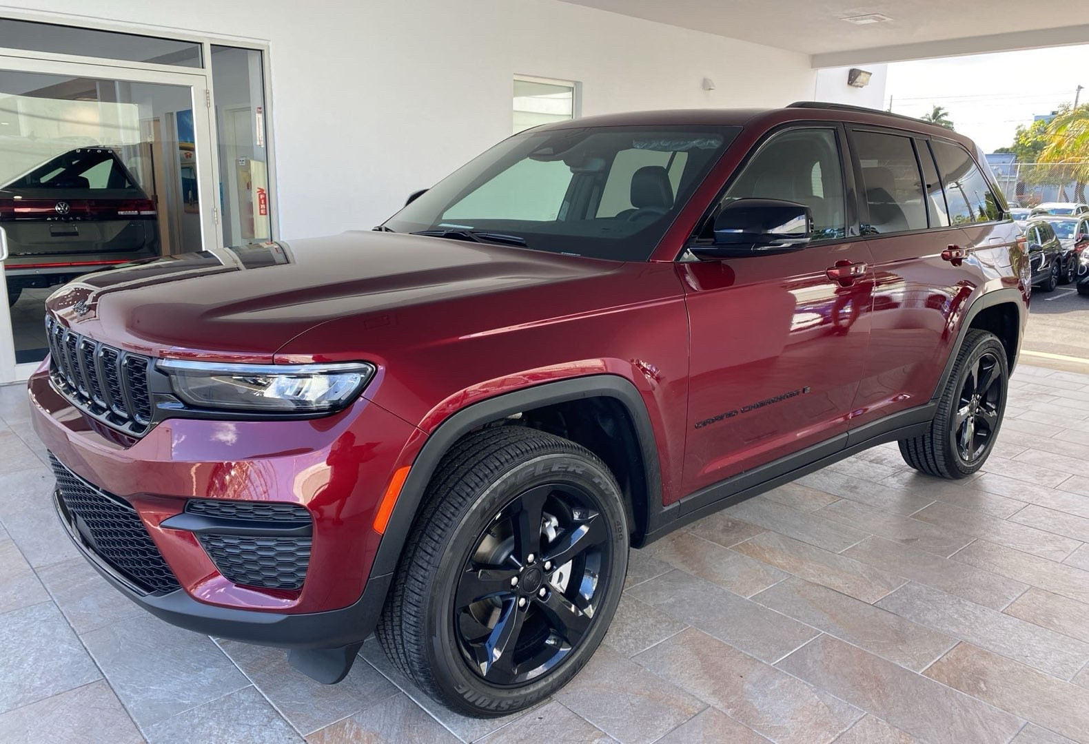 https://s3.amazonaws.com/dealerappcenter/dealergroups/336/vehicles/248408/5nsLEF.jpg