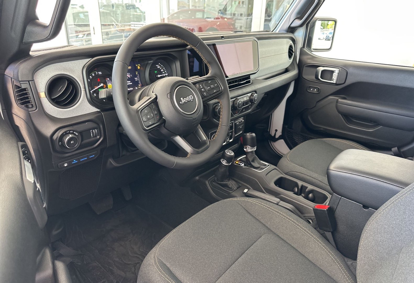 https://s3.amazonaws.com/dealerappcenter/dealergroups/336/vehicles/248458/3MgATl.jpg