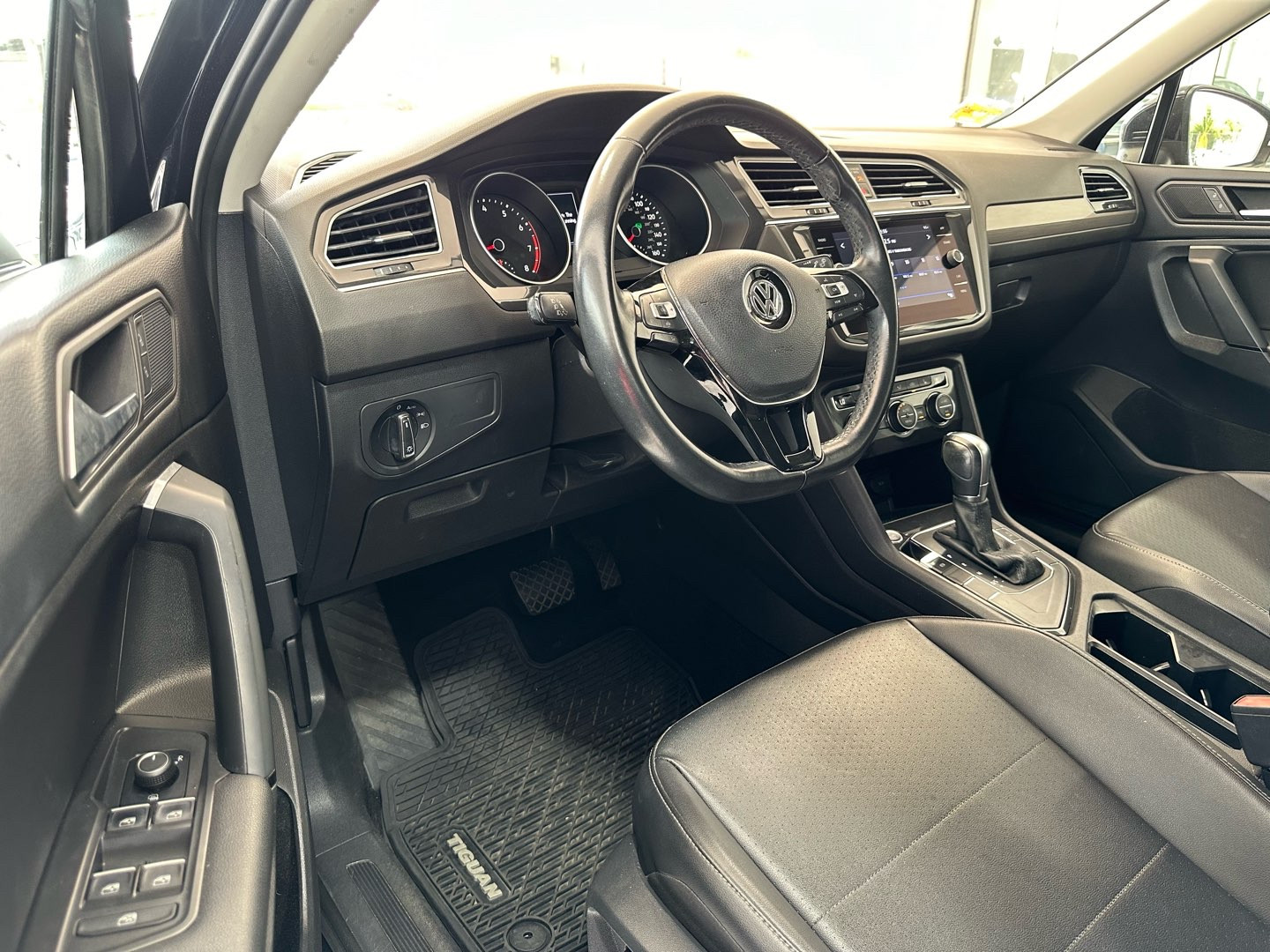 https://s3.amazonaws.com/dealerappcenter/dealergroups/336/vehicles/248662/zaMZCc.jpg