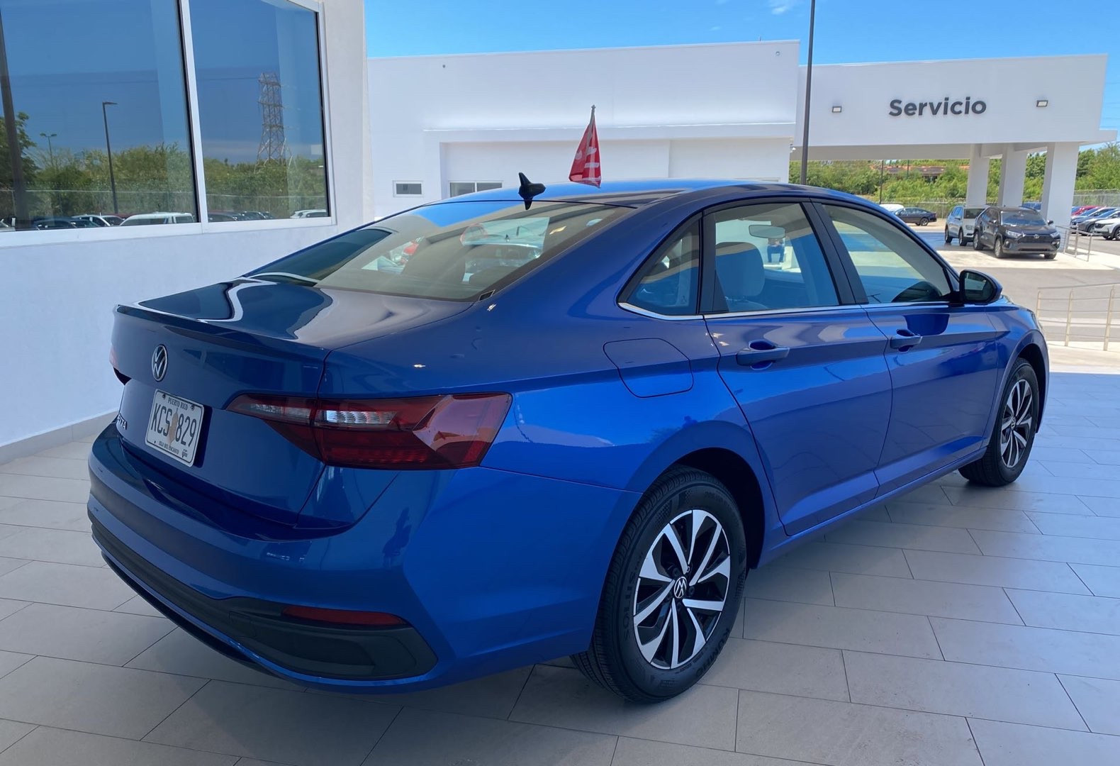 https://s3.amazonaws.com/dealerappcenter/dealergroups/336/vehicles/249948/LgWCiR.jpg