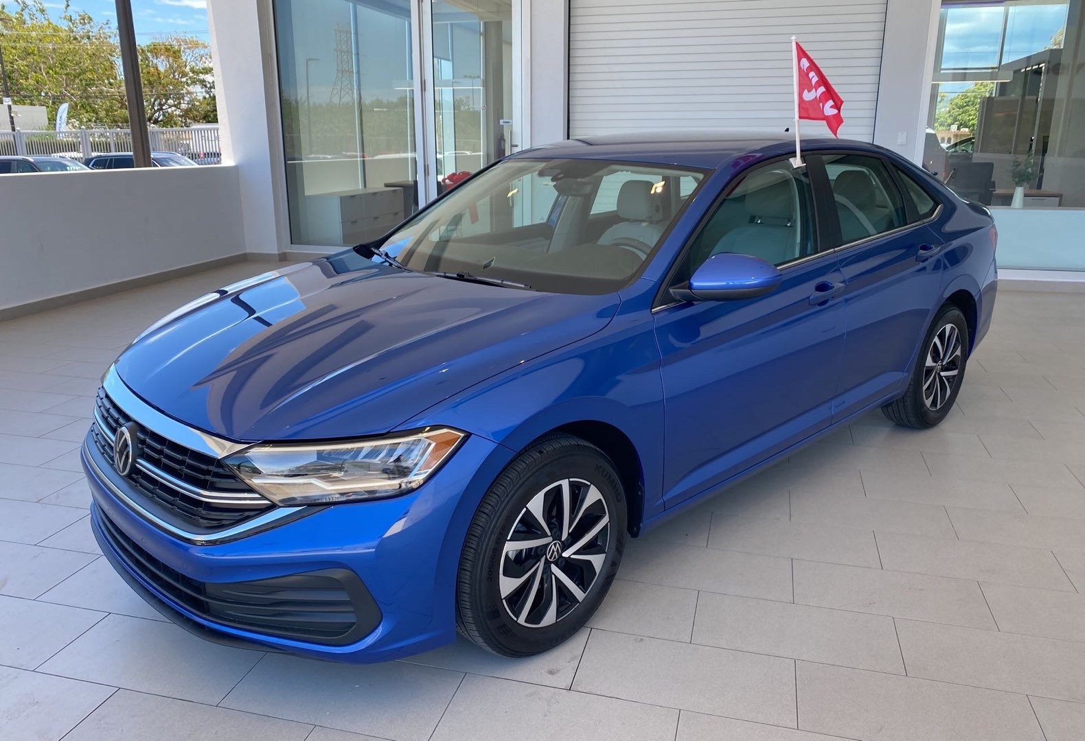 https://s3.amazonaws.com/dealerappcenter/dealergroups/336/vehicles/249948/MKnCsh.jpg
