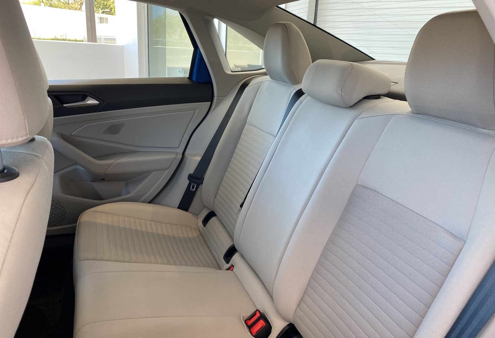 https://s3.amazonaws.com/dealerappcenter/dealergroups/336/vehicles/249948/k6ooNy.jpg