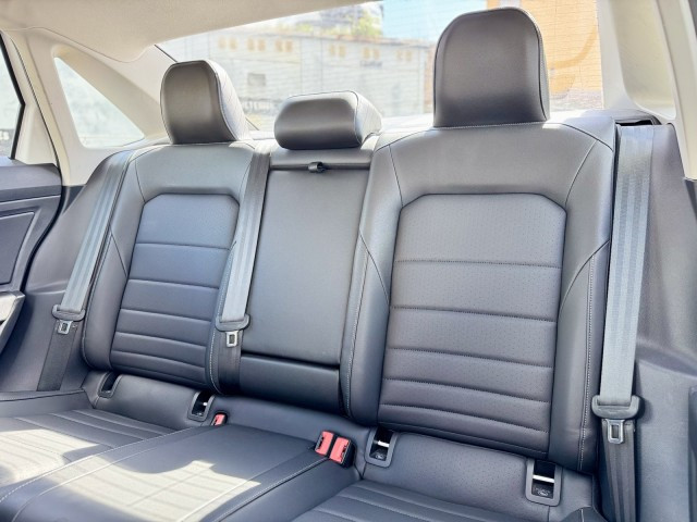 https://s3.amazonaws.com/dealerappcenter/dealergroups/336/vehicles/252455/2BimwN.jpg