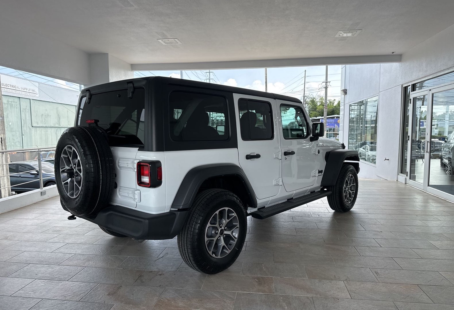 https://s3.amazonaws.com/dealerappcenter/dealergroups/336/vehicles/254790/XP8Us3.jpg