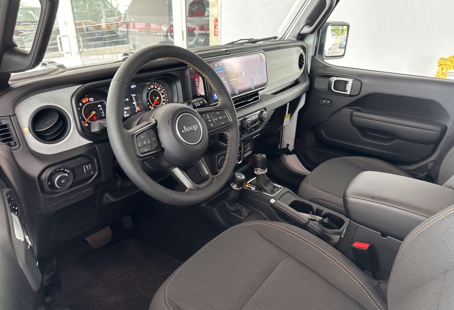 https://s3.amazonaws.com/dealerappcenter/dealergroups/336/vehicles/254790/nrxC1c.jpg