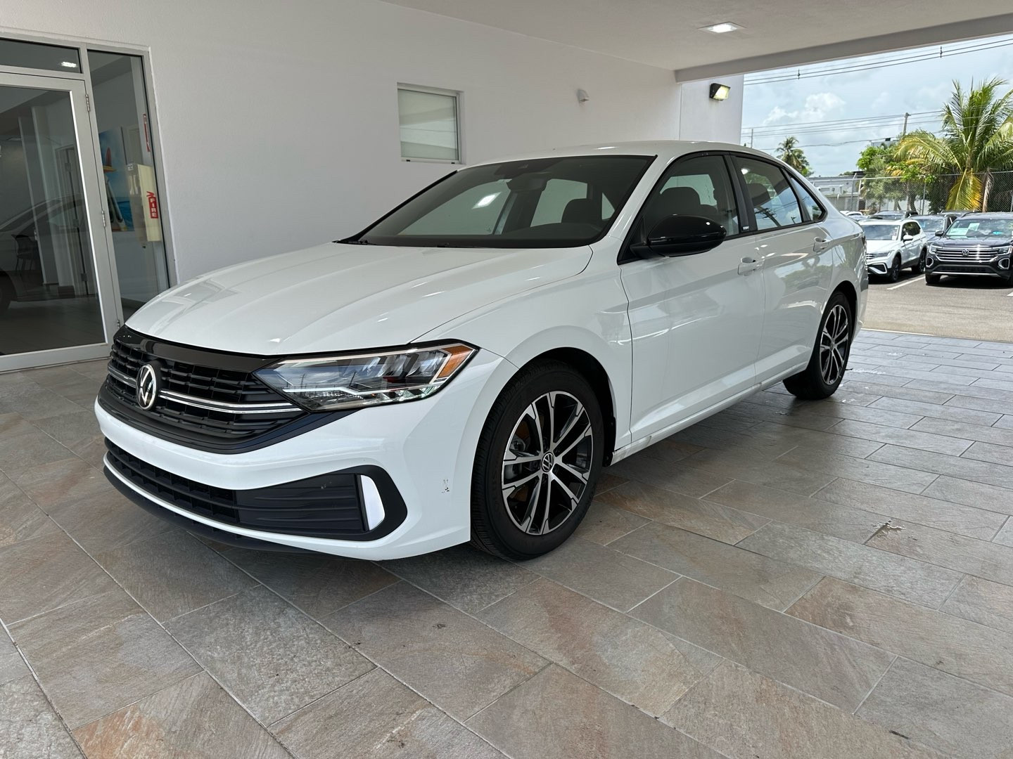 https://s3.amazonaws.com/dealerappcenter/dealergroups/336/vehicles/256333/r59EtA.jpg