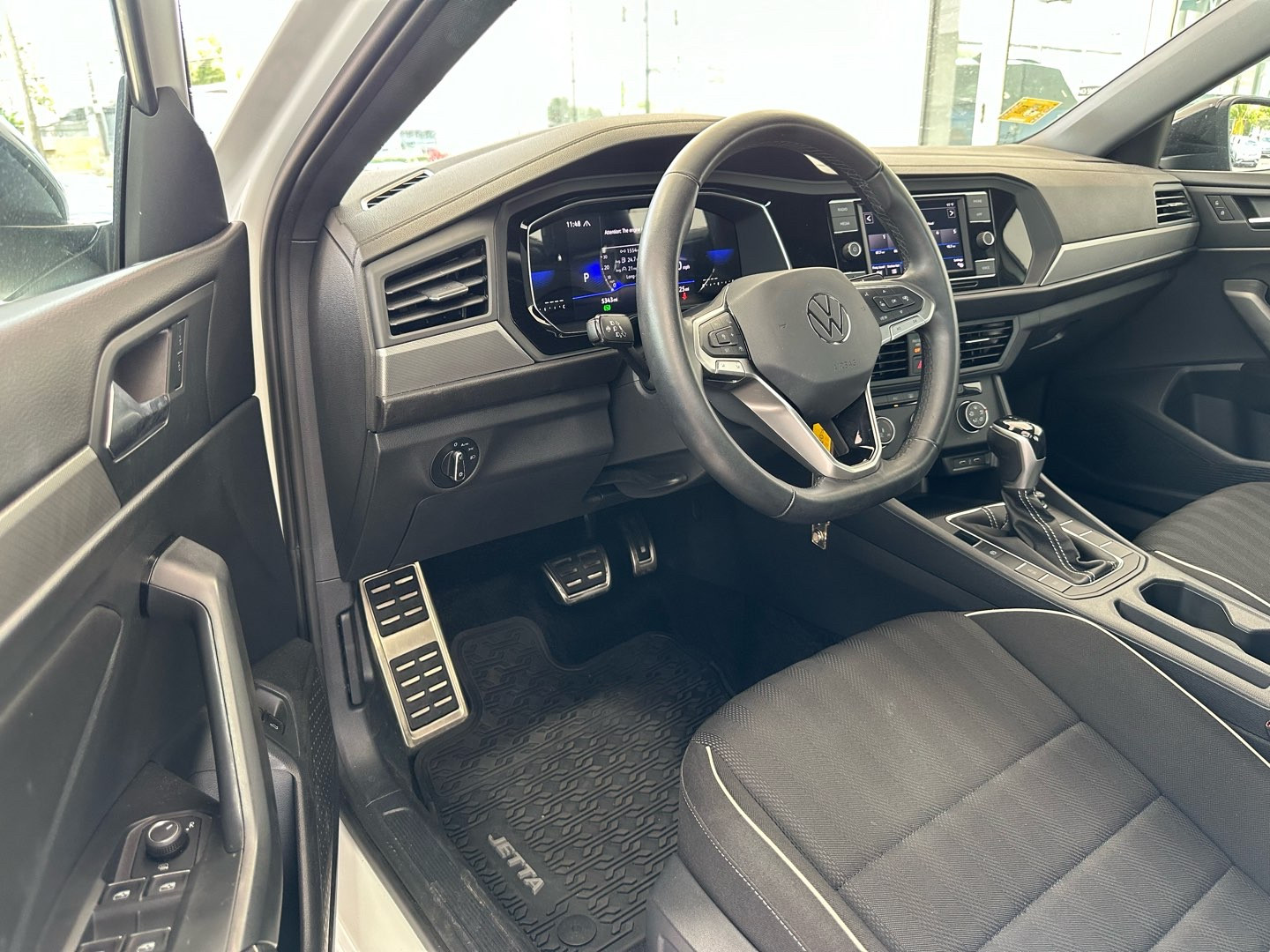 https://s3.amazonaws.com/dealerappcenter/dealergroups/336/vehicles/256333/vAGtG6.jpg