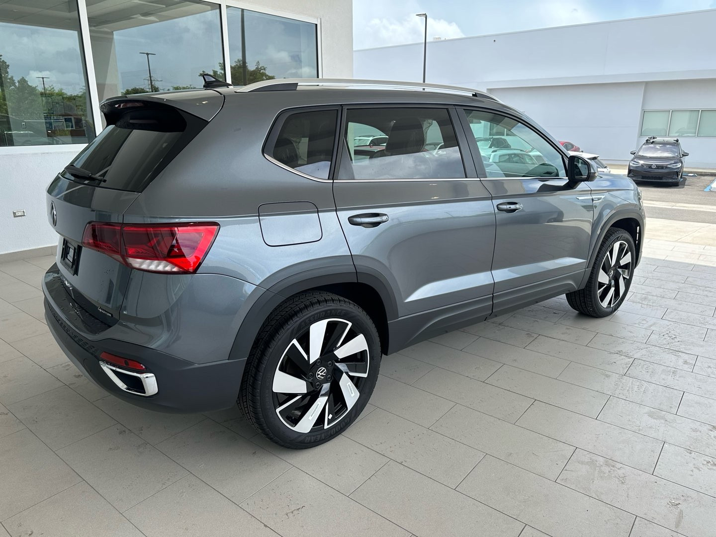 https://s3.amazonaws.com/dealerappcenter/dealergroups/336/vehicles/259392/KkW4lA.jpg