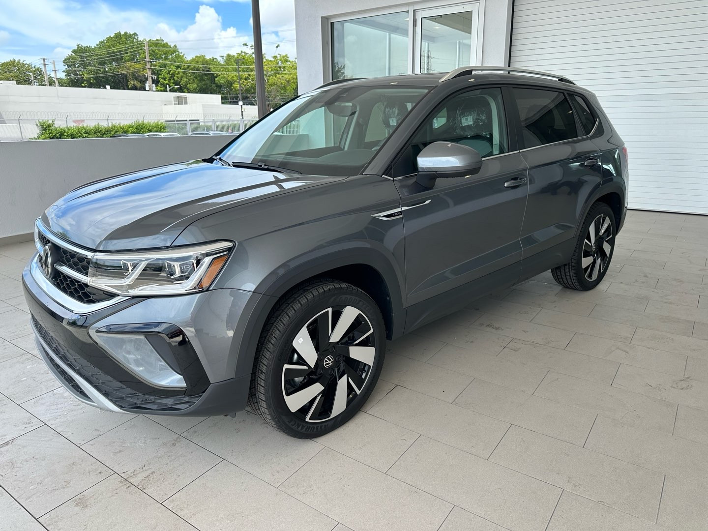https://s3.amazonaws.com/dealerappcenter/dealergroups/336/vehicles/259392/raTCBQ.jpg