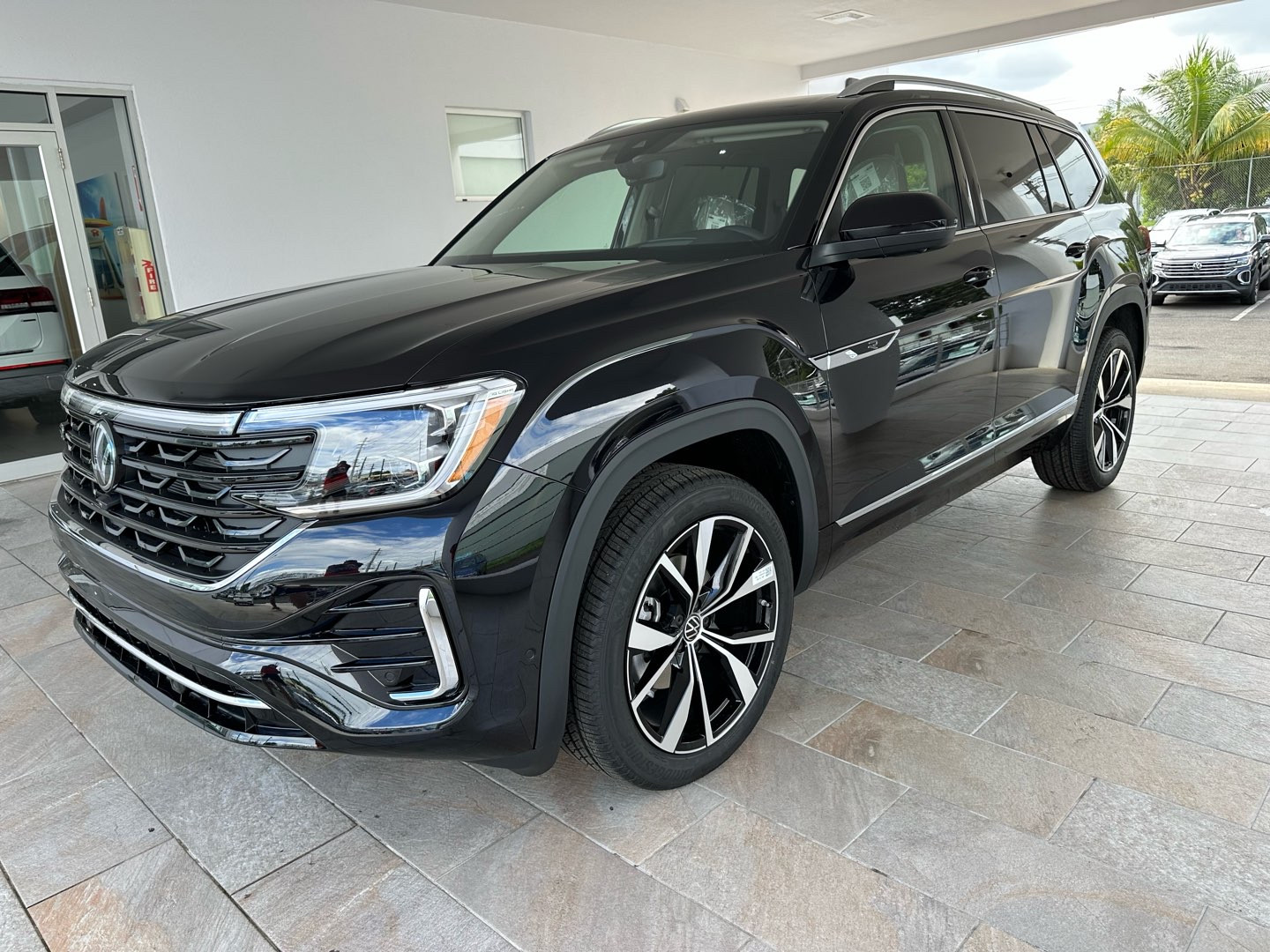 https://s3.amazonaws.com/dealerappcenter/dealergroups/336/vehicles/265327/nlkXvv.jpg