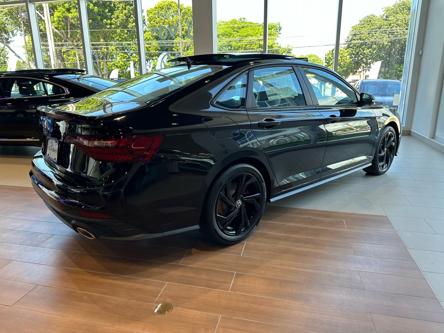 https://s3.amazonaws.com/dealerappcenter/dealergroups/336/vehicles/266356/ArP2OE.jpg