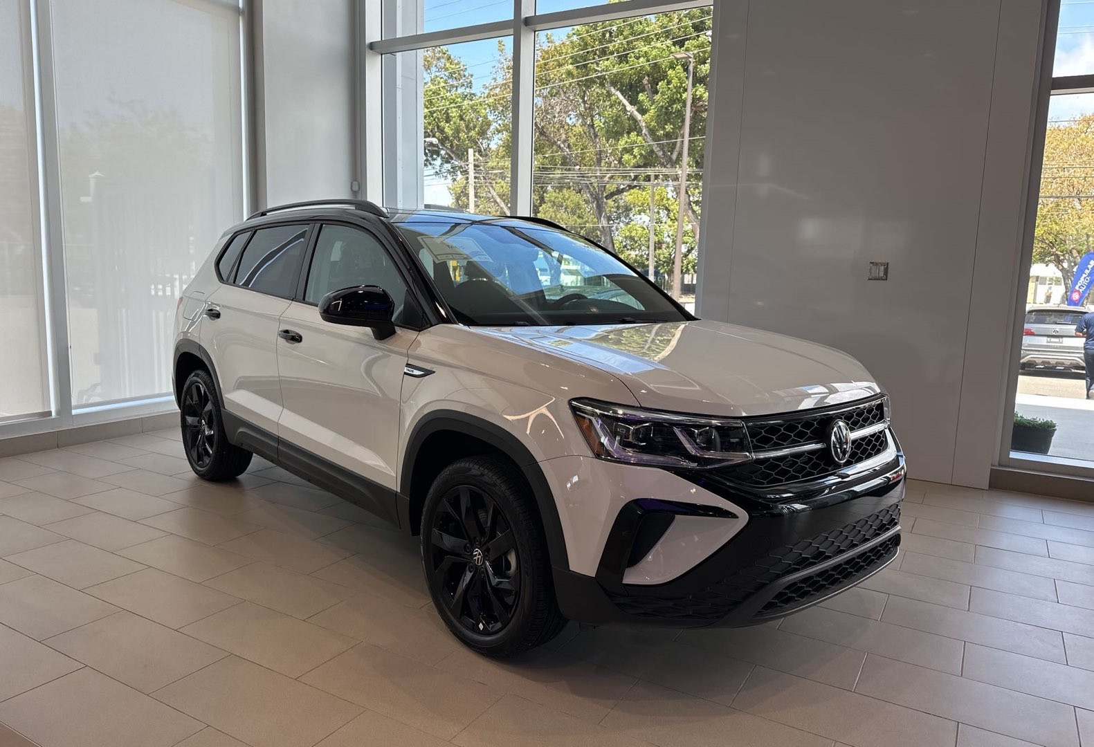 https://s3.amazonaws.com/dealerappcenter/dealergroups/336/vehicles/276032/CjhHWX.jpg