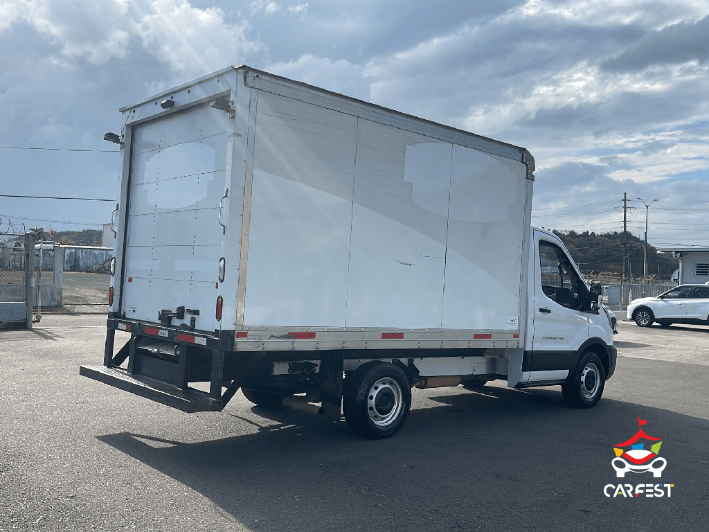https://s3.amazonaws.com/dealerappcenter/dealergroups/352/vehicles/285434/SI5XZu.png