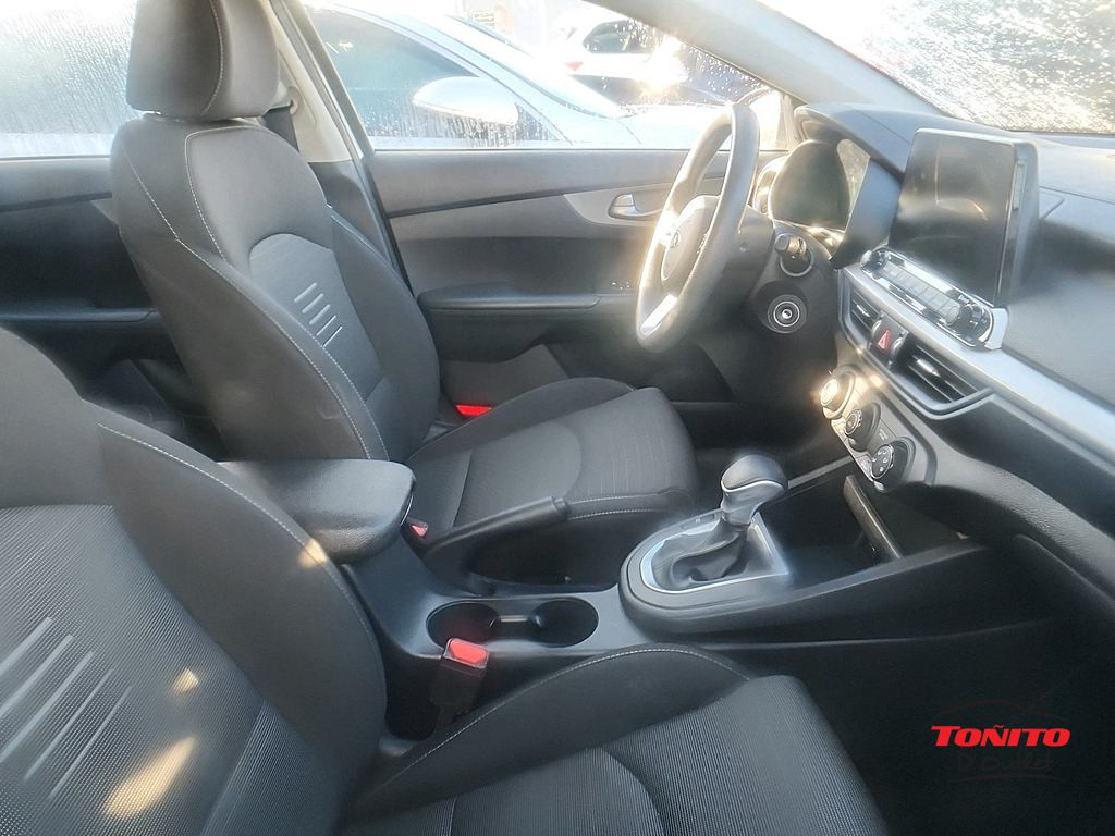 https://s3.amazonaws.com/dealerappcenter/dealergroups/61/vehicles/241023/x0HBmW.jpg