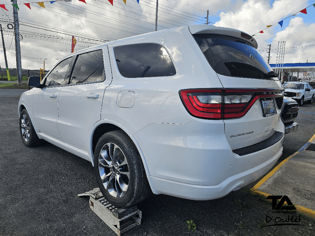 https://s3.amazonaws.com/dealerappcenter/dealergroups/61/vehicles/241027/475ynS.png